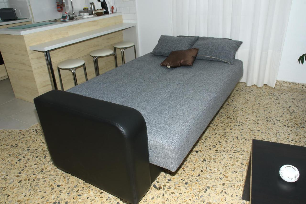 Apartamento R Y C Aviles Exterior photo